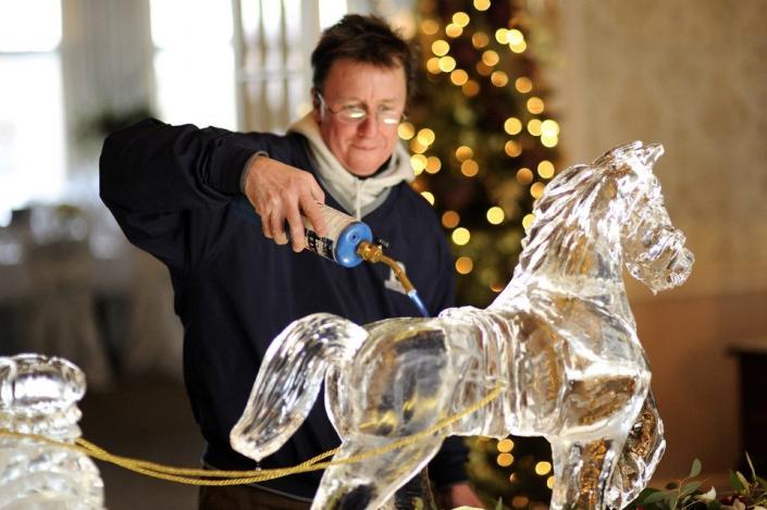 In 1998 Krystal Kleer became a full-time career for Paul Salmon. He strives to honor God through his talent as an ice carver. 