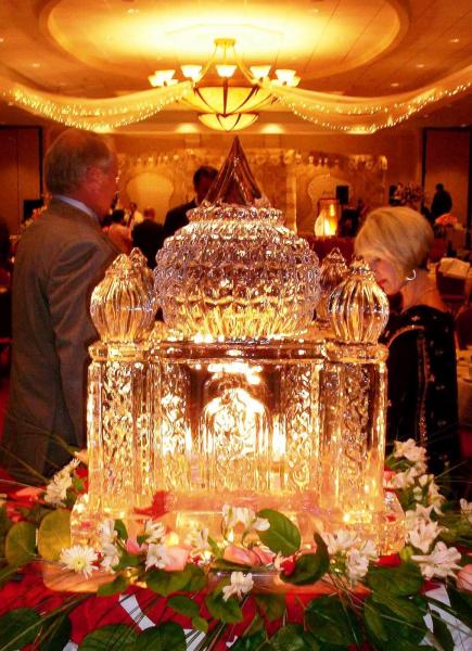 Hosting a holiday party or celebrating an achievement? Krystal Kleer Ice Sculptures, LLC can create a custom ice sculpture to highlight your special night. 
